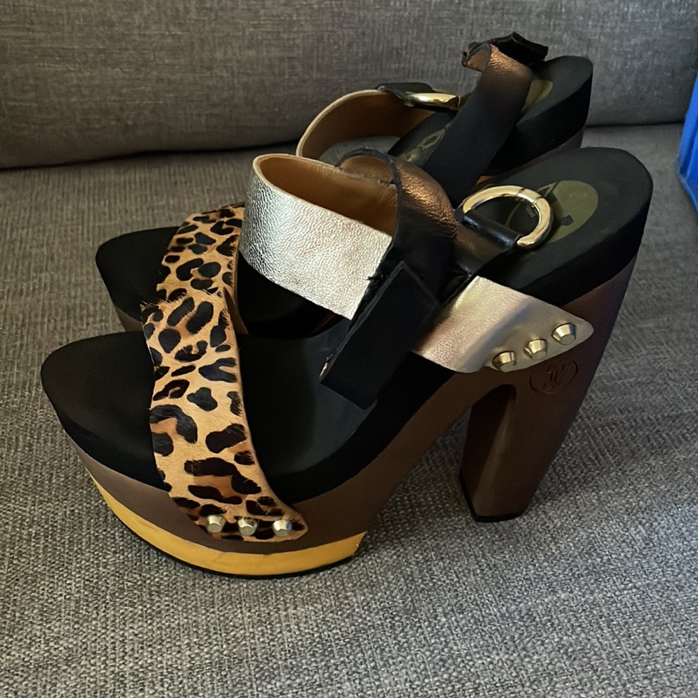 Heels - Picture 2 of 4